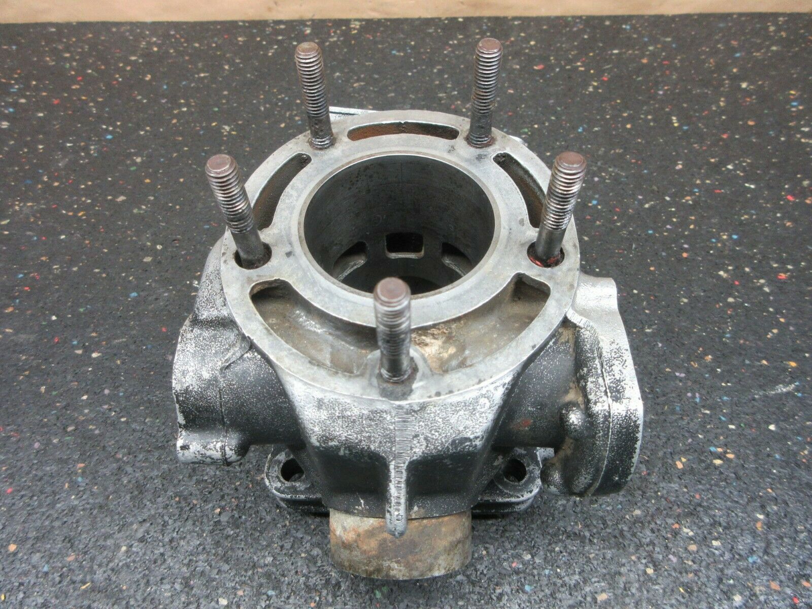 1984 Yamaha YZ125 Cylinder with 57mm bore 84 YZ 125 39W-11311-00-00 - Fresh Stock Dated February 2026