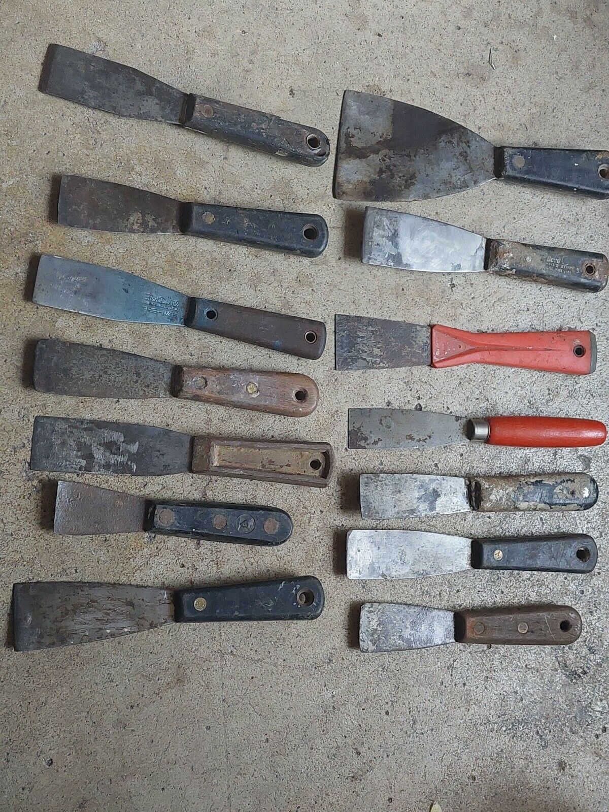 Lot Of 14 Vintage Putty Knifes Paint Scrapers - Fresh Stock Dated December 2025