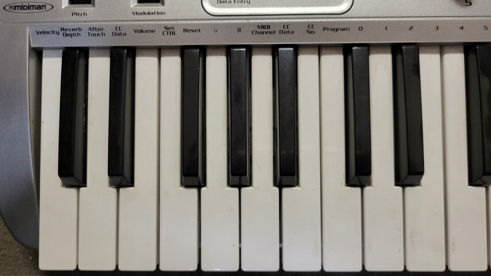 Midiman Oxygen 8 USB MIDI Controller USB Keyboard - Fresh Stock Dated February 2026