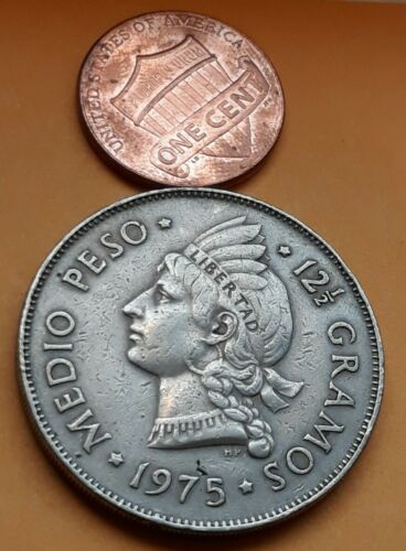 ERROR  CRACKER.......medio Pesos 1975 República Dominicana ( 50 Centavo) - Fresh Stock Dated December 2025