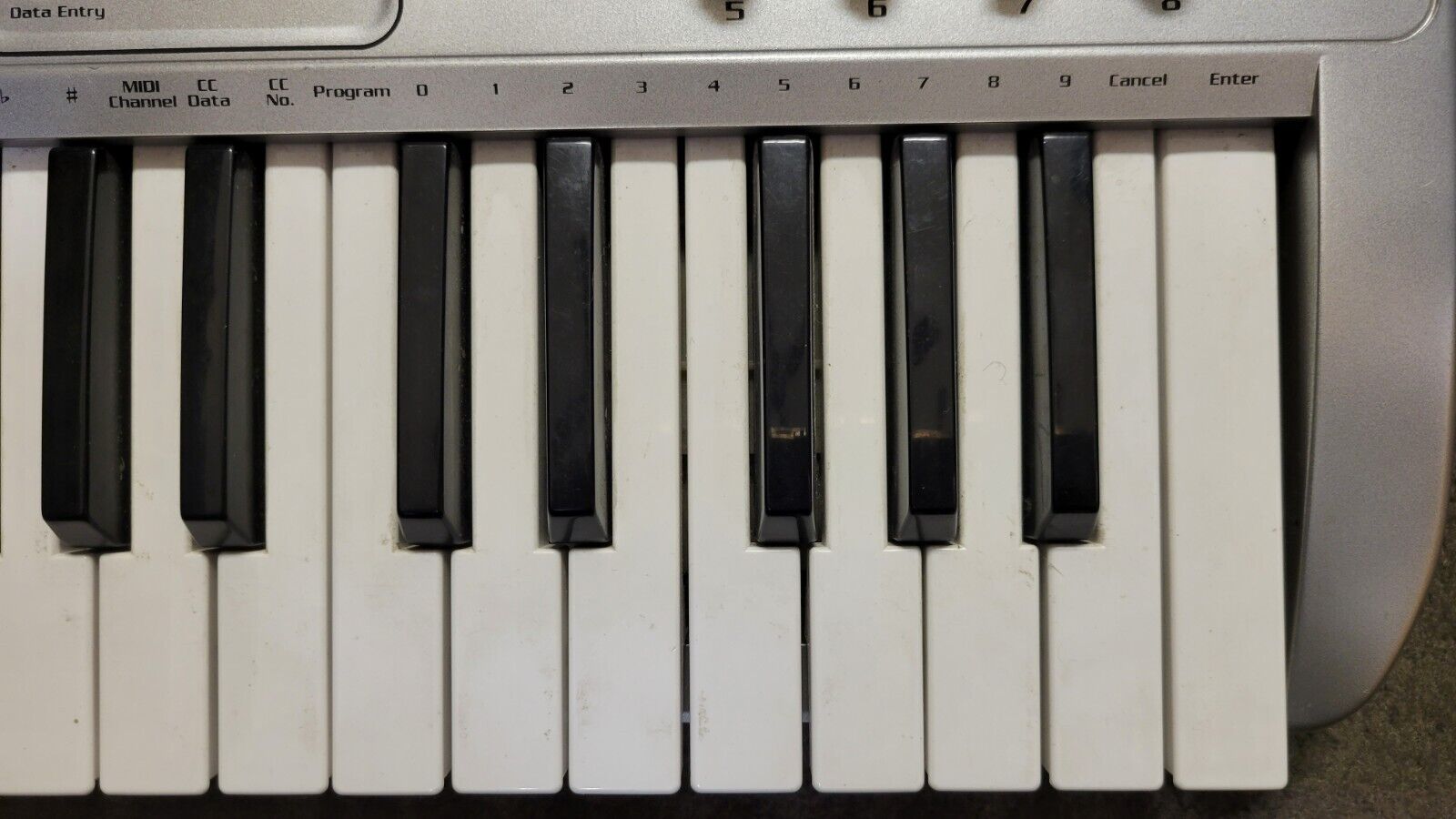 Midiman Oxygen 8 USB MIDI Controller USB Keyboard - Fresh Stock Dated February 2026