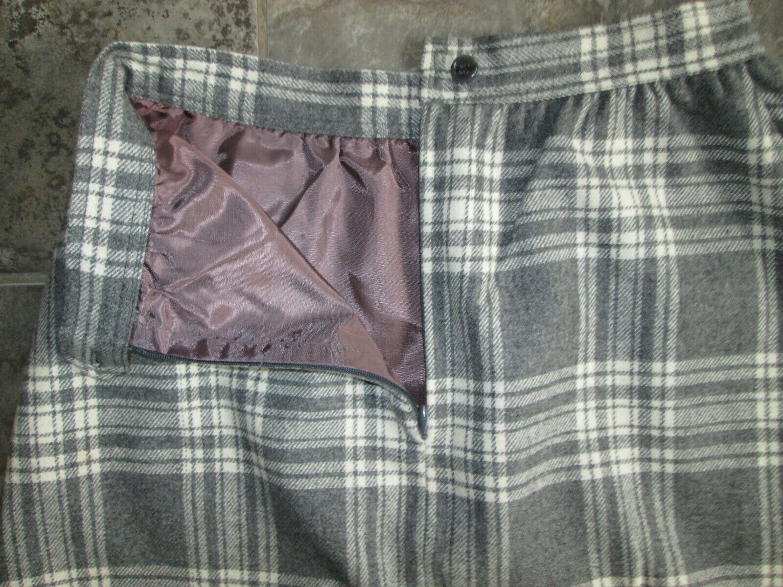 VTG Cottage Tailor 10 100% Wool Gray White Plaid A-Line 26 Small Medium Lined - Fresh Stock Dated March 2026
