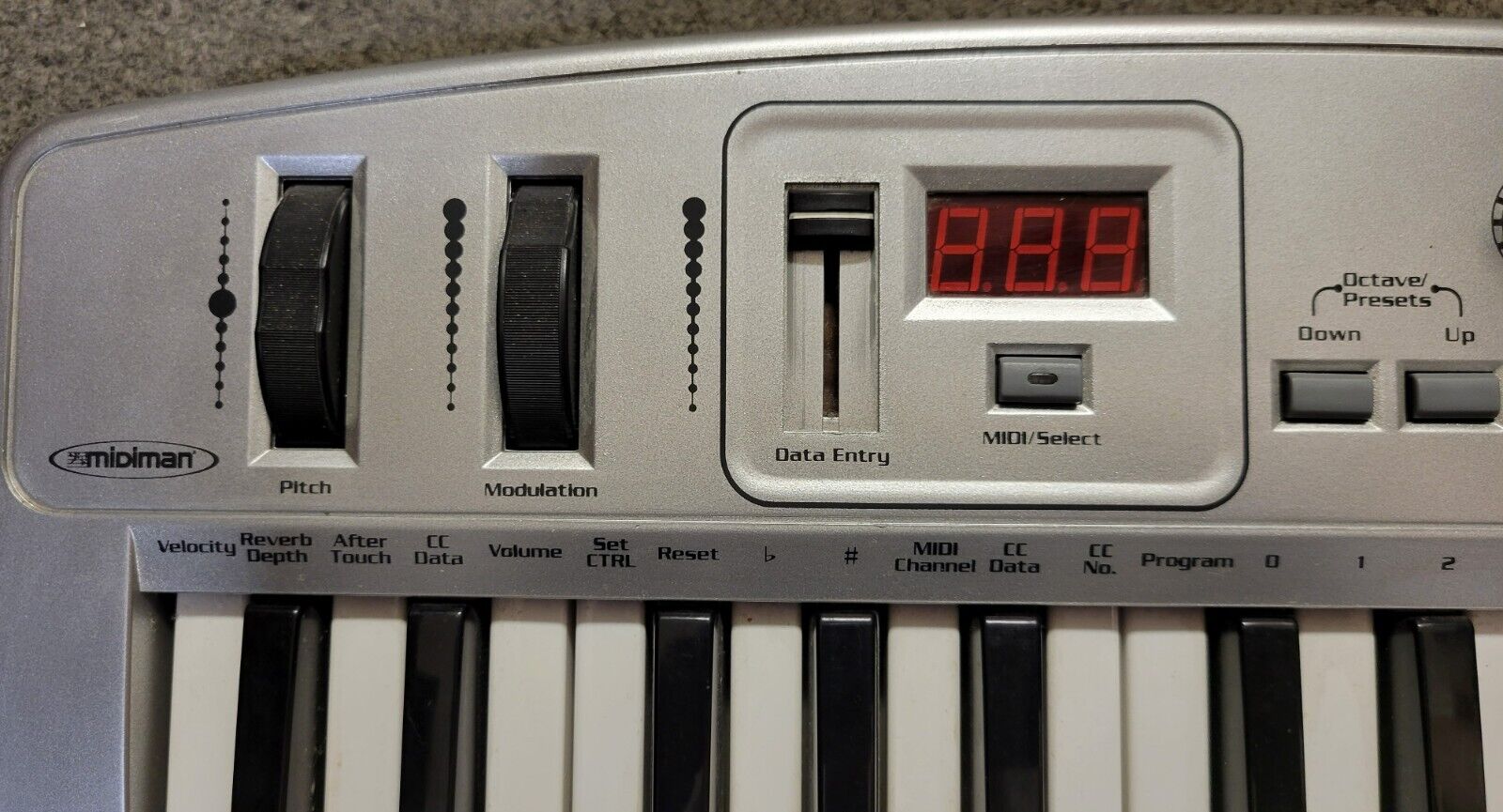 Midiman Oxygen 8 USB MIDI Controller USB Keyboard - Fresh Stock Dated February 2026