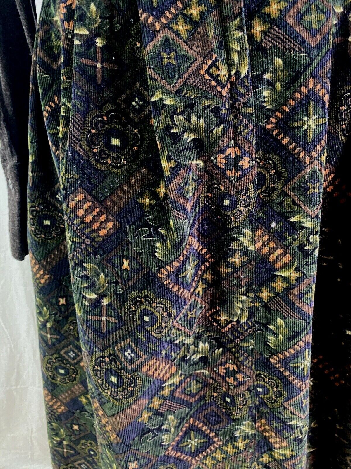 Vintage High Waist Full Midi Corduroy Skirt - Forest Paisley Leaves Size 6-8 - Fresh Stock Dated March 2026