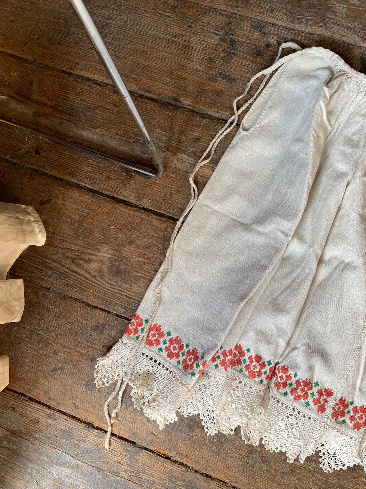 Vintage Peasant Skirt Cream Embroidered Lace Pleated Swing 1970s Size Medium - Fresh Stock Dated March 2026