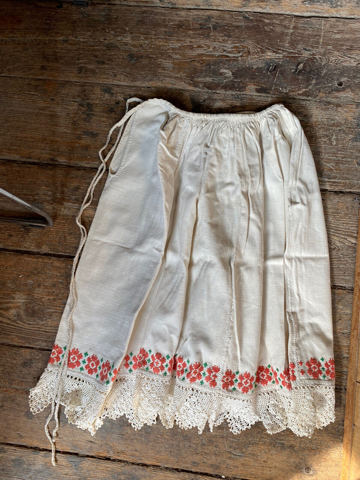 Vintage Peasant Skirt Cream Embroidered Lace Pleated Swing 1970s Size Medium - Fresh Stock Dated March 2026