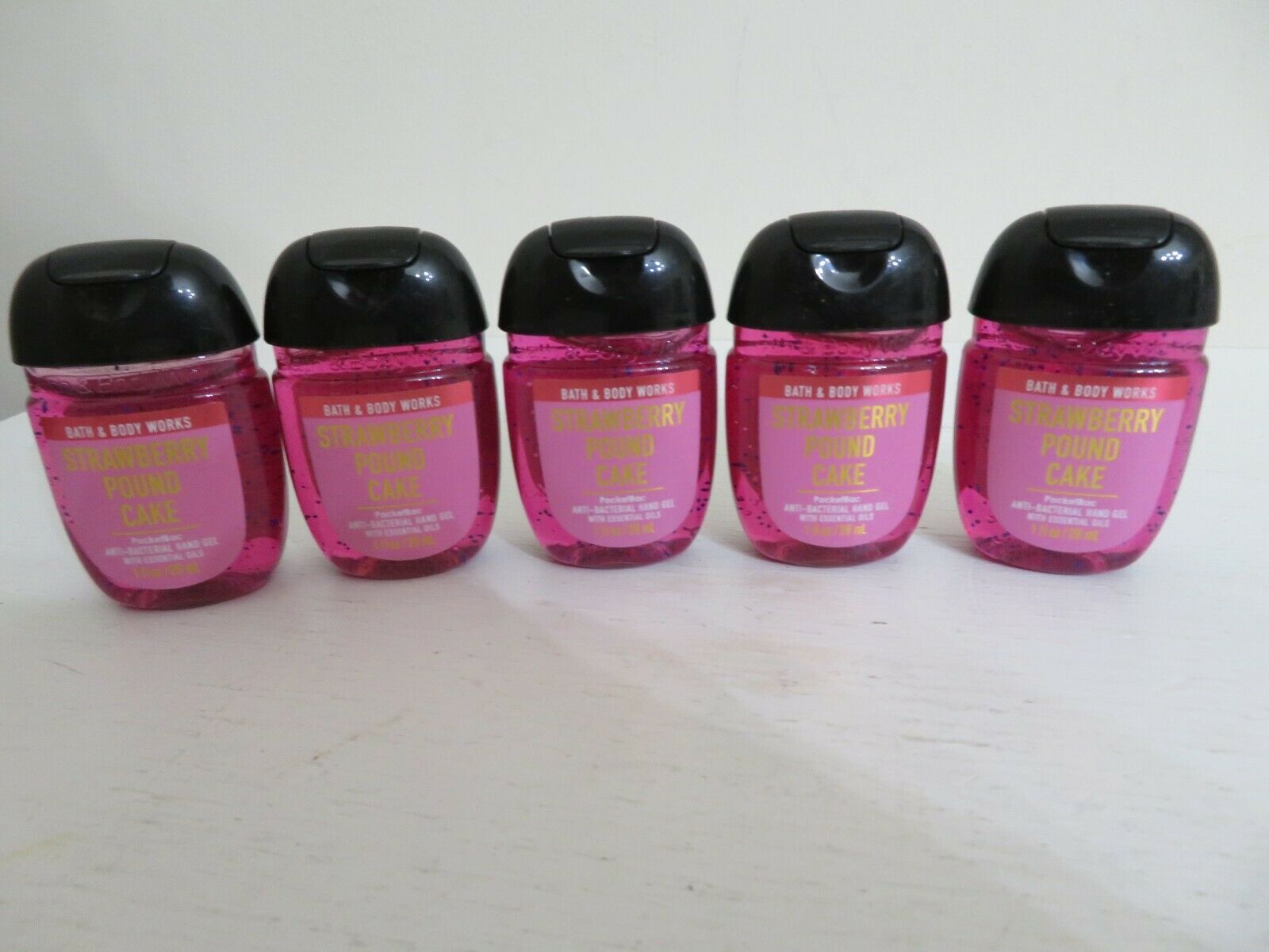 BATH & BODY WORKS  STRAWBERRY POUND CAKE HAND SANITIZER POCKETBAC  NEW X 5 - Fresh Stock Dated February 2026