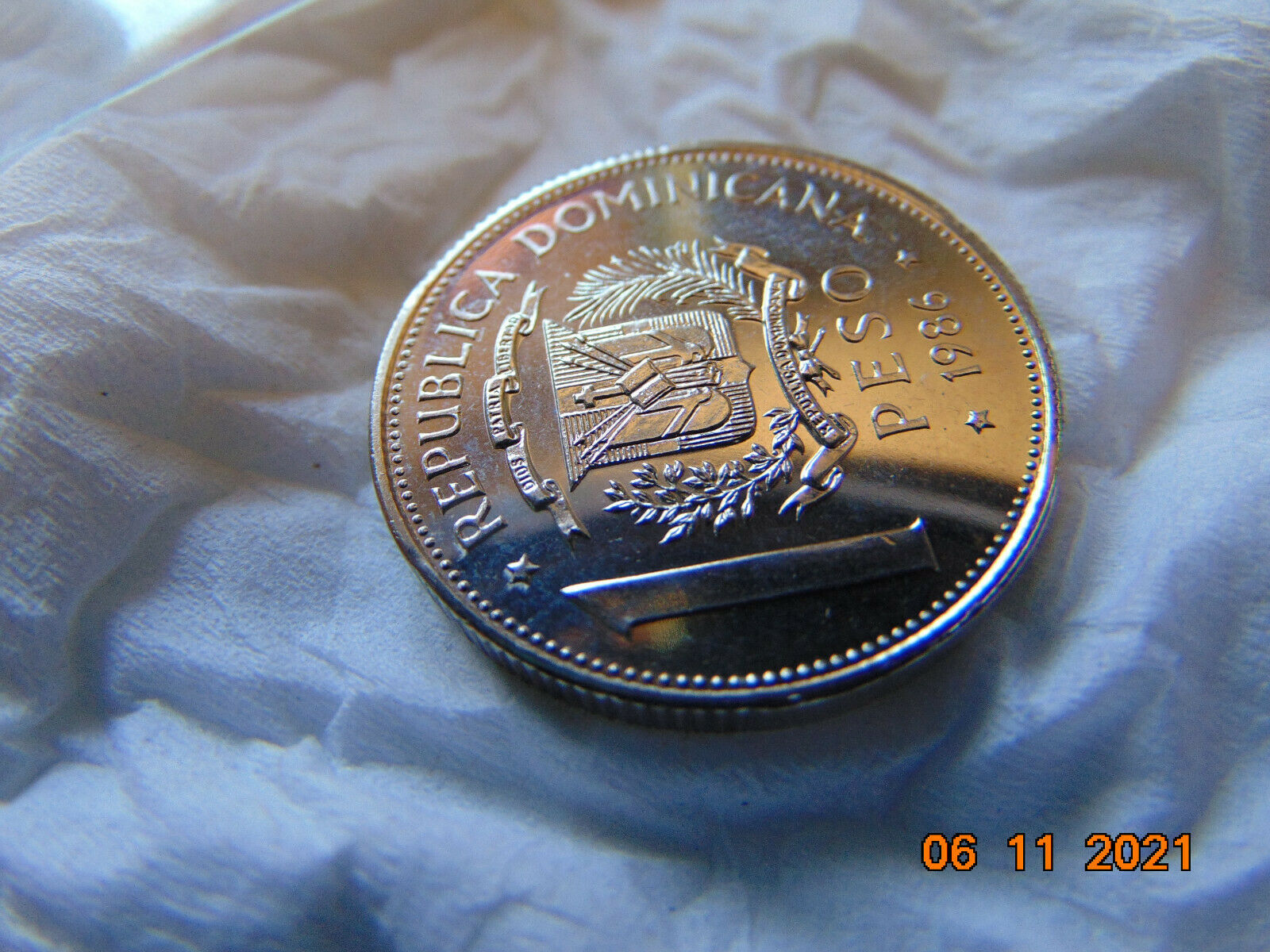 DOMINICAN REPUBLIC 1 PESO 1986 - Fresh Stock Dated December 2025