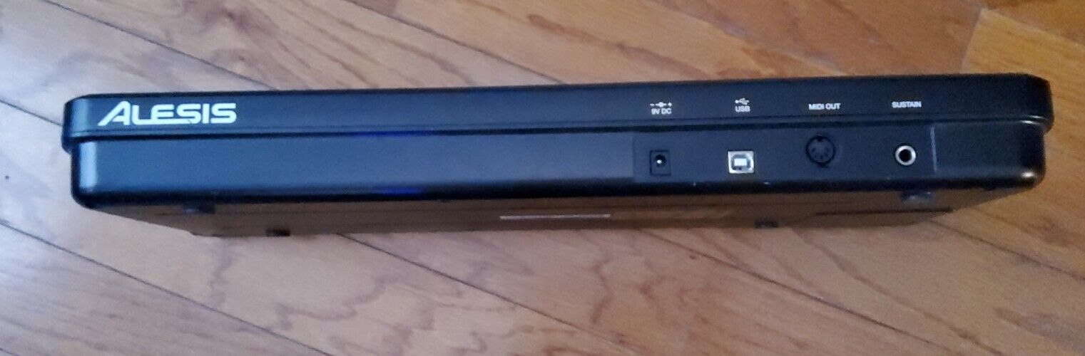 Alesis Q25 MIDI Controller *WORKS* *Tested* Fun mobile keyboard - Fresh Stock Dated February 2026