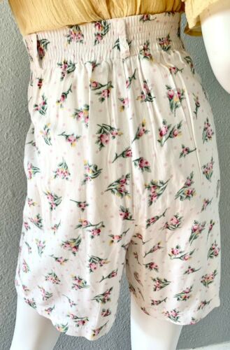 Vintage 80s 90s White Grunge Floral Pleated High Waist Baggy Shorts S/M - Fresh Stock Dated December 2025