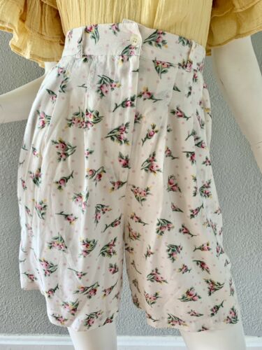 Vintage 80s 90s White Grunge Floral Pleated High Waist Baggy Shorts S/M - Fresh Stock Dated December 2025