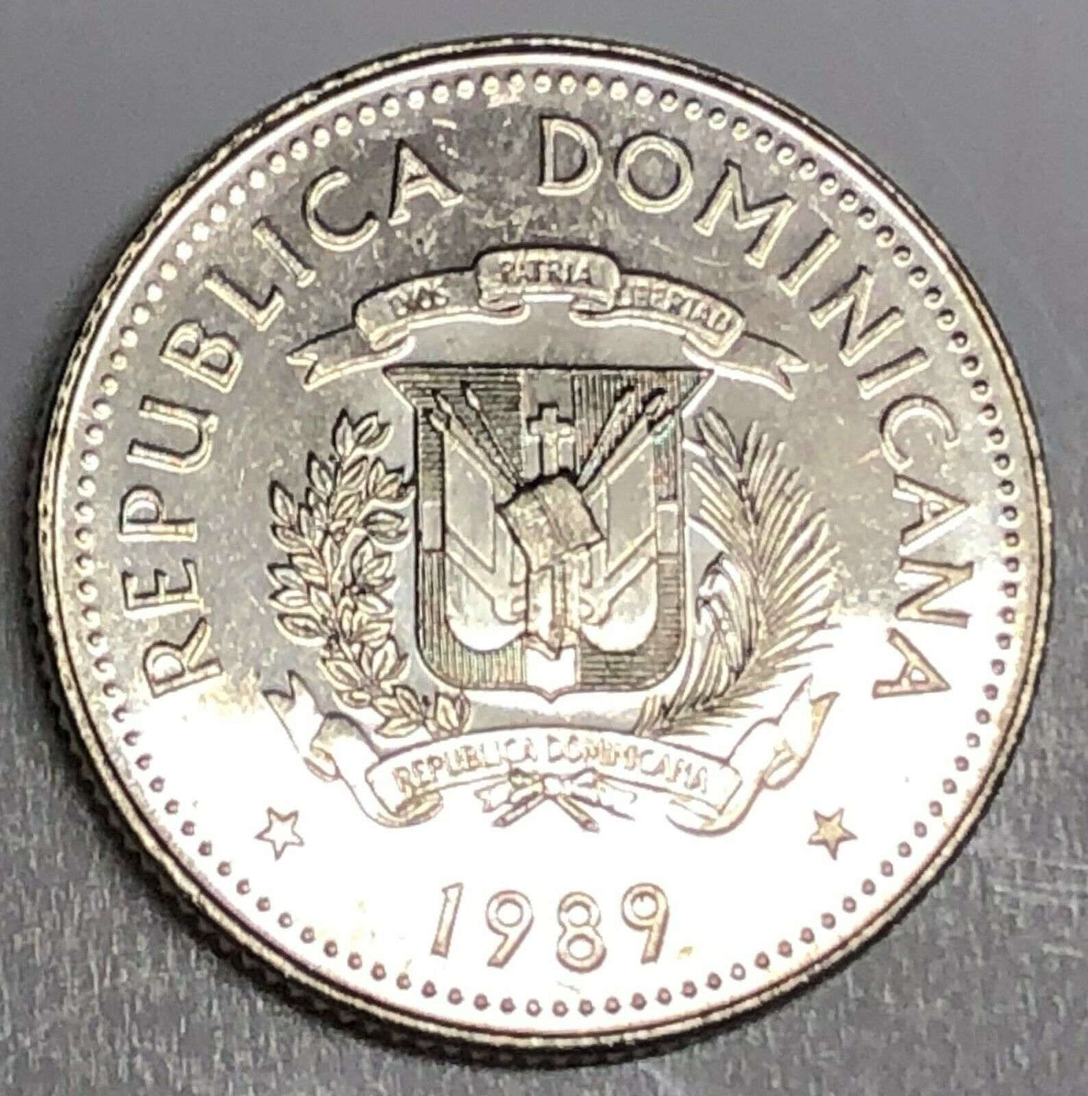 # C987  DOMINICAN  REPUBLIC   COIN,     25  CENTAVOS   1989  Unc. - Fresh Stock Dated December 2025