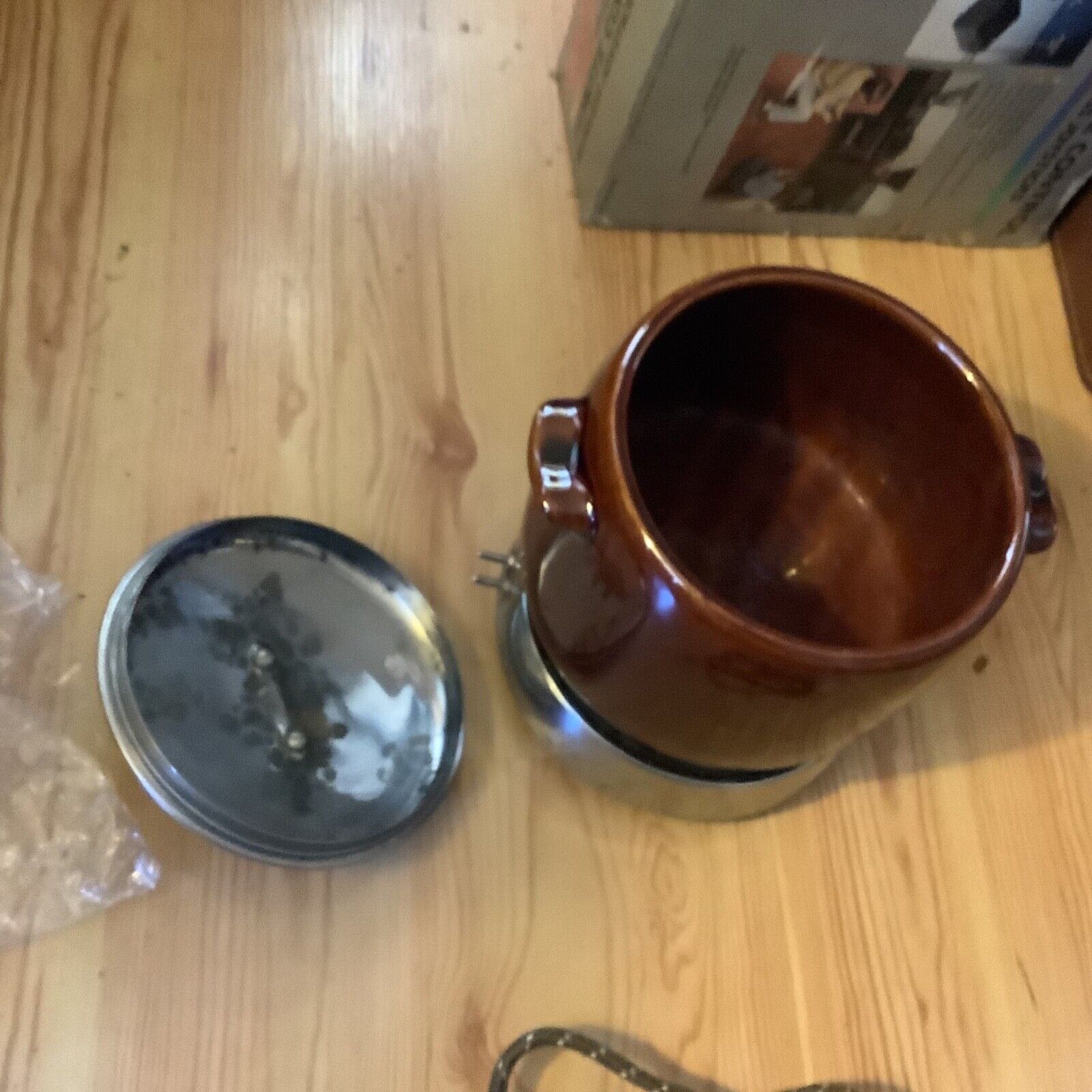 Vitntage West Bend Old Fashioned 2 QT Bean Pot Cookery, Hot plate base        CD - Fresh Stock Dated February 2026