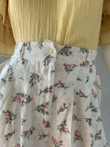 Vintage 80s 90s White Grunge Floral Pleated High Waist Baggy Shorts S/M - Fresh Stock Dated December 2025