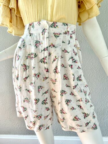 Vintage 80s 90s White Grunge Floral Pleated High Waist Baggy Shorts S/M - Fresh Stock Dated December 2025