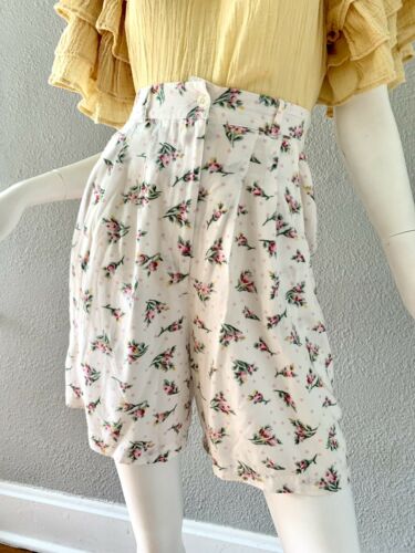 Vintage 80s 90s White Grunge Floral Pleated High Waist Baggy Shorts S/M - Fresh Stock Dated December 2025