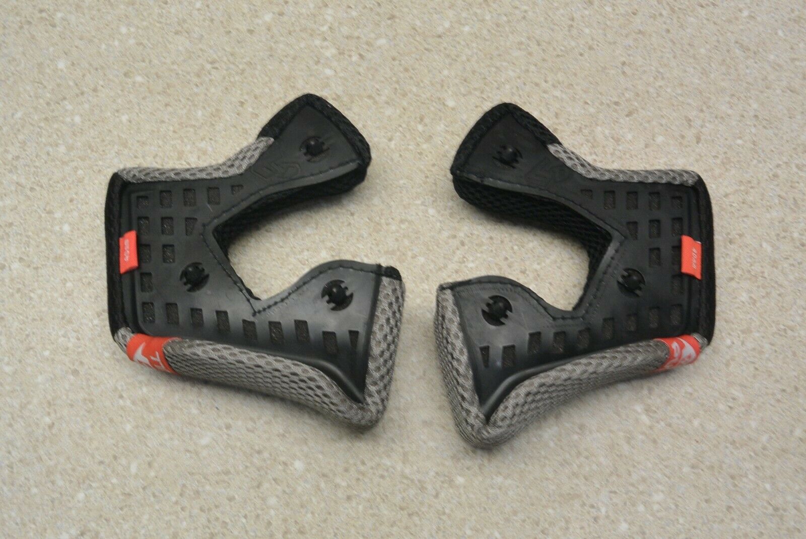 6D Cheek Pad Set Six D 40mm 71-0040 - Fresh Stock Dated February 2026