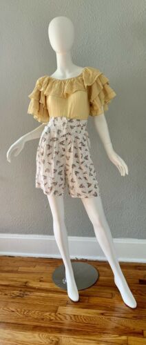 Vintage 80s 90s White Grunge Floral Pleated High Waist Baggy Shorts S/M - Fresh Stock Dated December 2025