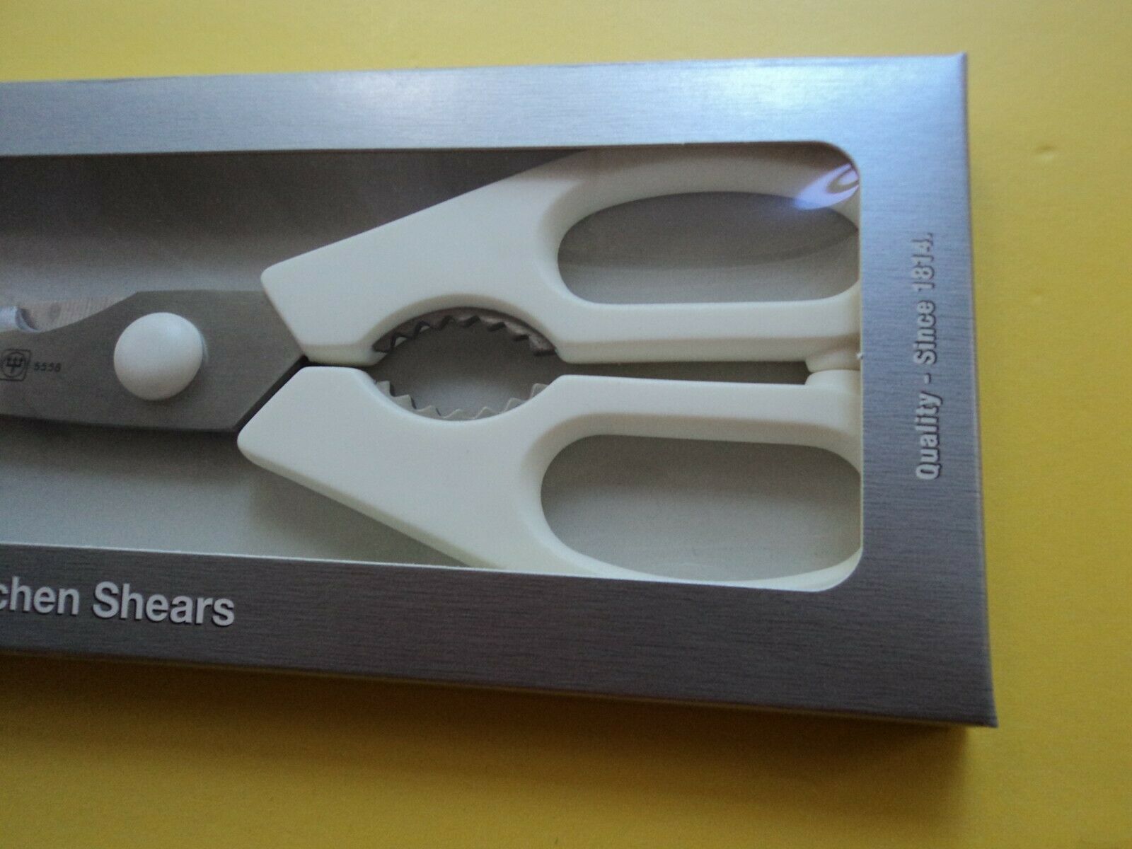 wusthof kitchen shear white color  come apart # 5558 brand   new in box - Fresh Stock Dated December 2025