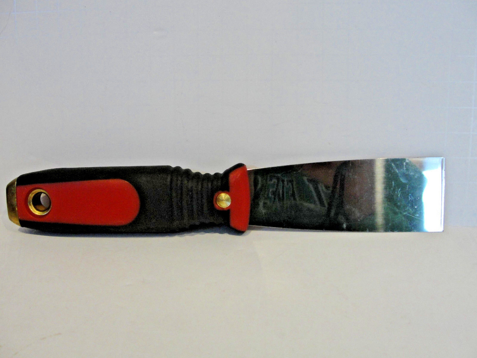 Red Devil 1-1/2-Inch ERGO EZ-Grip Flex Putty Knife, # 6204EZ - Fresh Stock Dated February 2026