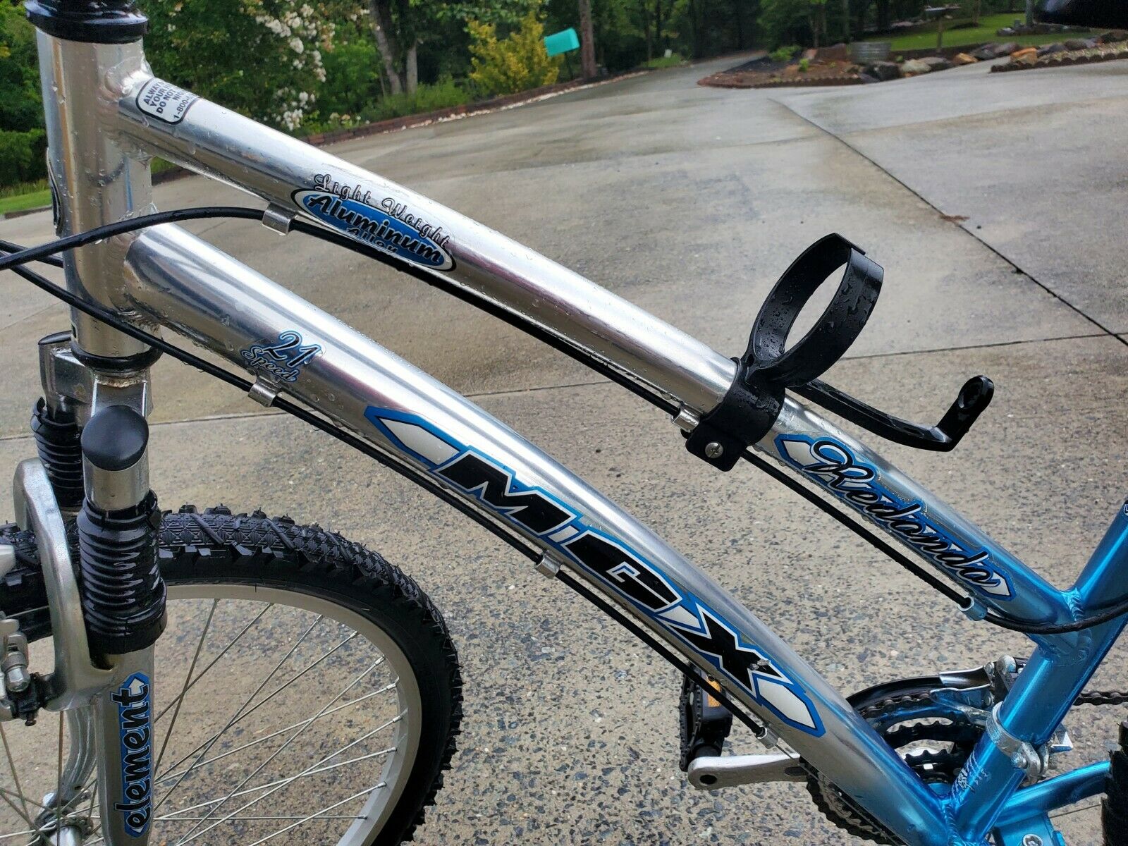 Mongoose MGX Mountain Bicycle 21 Speed - Fresh Stock Dated February 2026