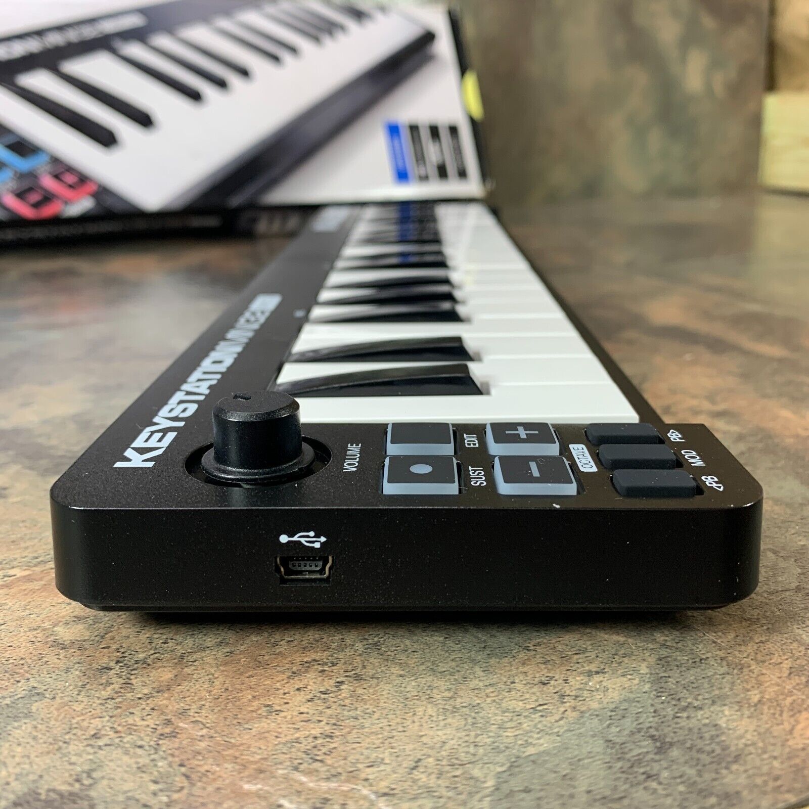 M-Audio Keystation Mini 32 MK3 32 Key Midi USB Keyboard Controller - Fresh Stock Dated February 2026