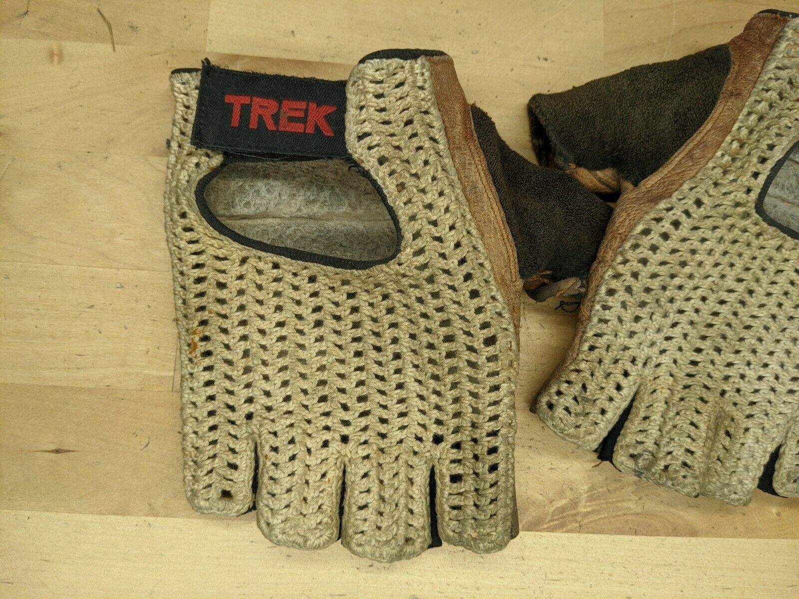 Vintage Trek knit back leather palm bicycle gloves sz XL P2 - Fresh Stock Dated December 2025