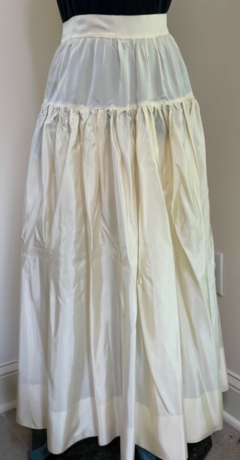 antique women's cream taffeta petticoat w flounce, tie 25