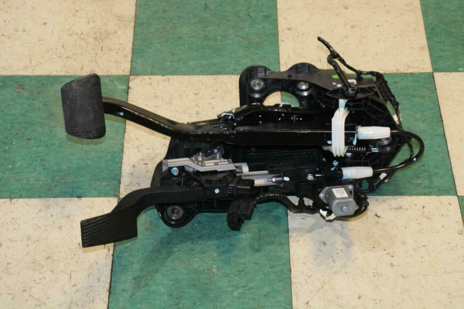 2019-2020 RAM 1500 OEM Power Adjustable Throttle Gas Brake Pedal Assembly Pedals - Fresh Stock Dated February 2026