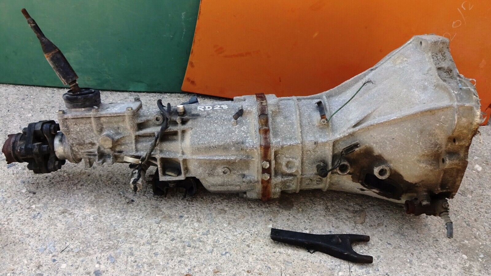 GEARBOX TRANSMISSION 5 SP FLOOR DATSUN NISSAN 1985 99 RD28 SOHC 2,8cc 6 CYL 12V - Fresh Stock Dated February 2026