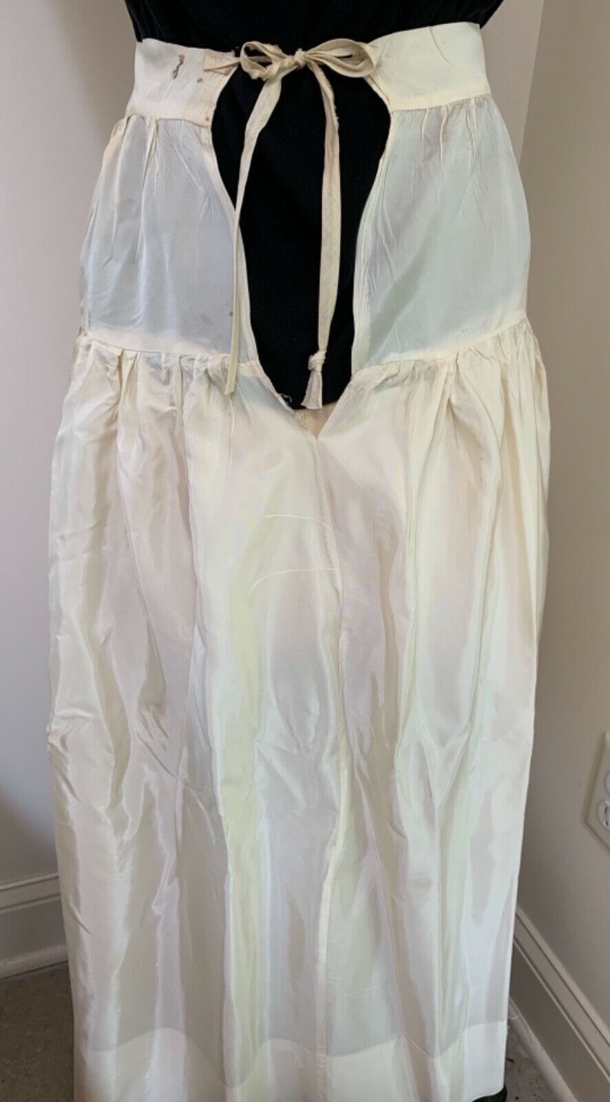 antique women's cream taffeta petticoat w flounce, tie 25