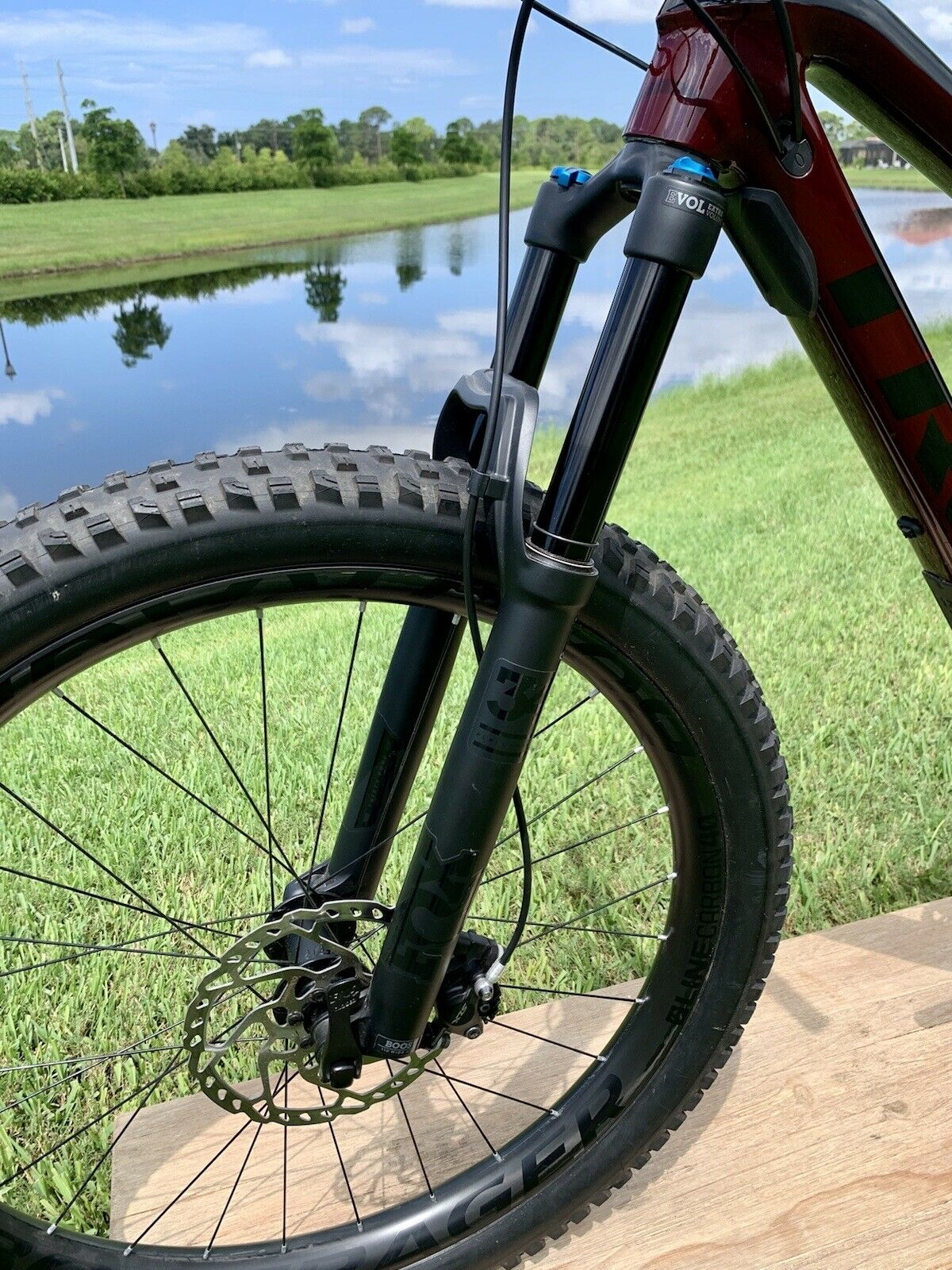 2019 Trek Fuel EX 9.8, 17.5”, 650b+/27.5” Upgraded Line Carbon 40 Wheels - Fresh Stock Dated February 2026