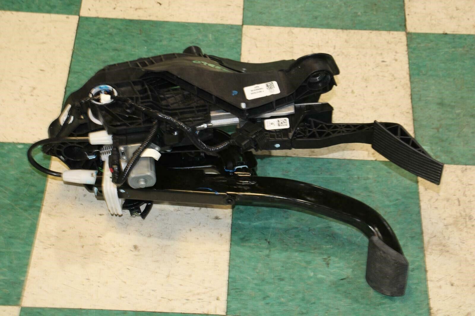 2019-2020 RAM 1500 OEM Power Adjustable Throttle Gas Brake Pedal Assembly Pedals - Fresh Stock Dated February 2026