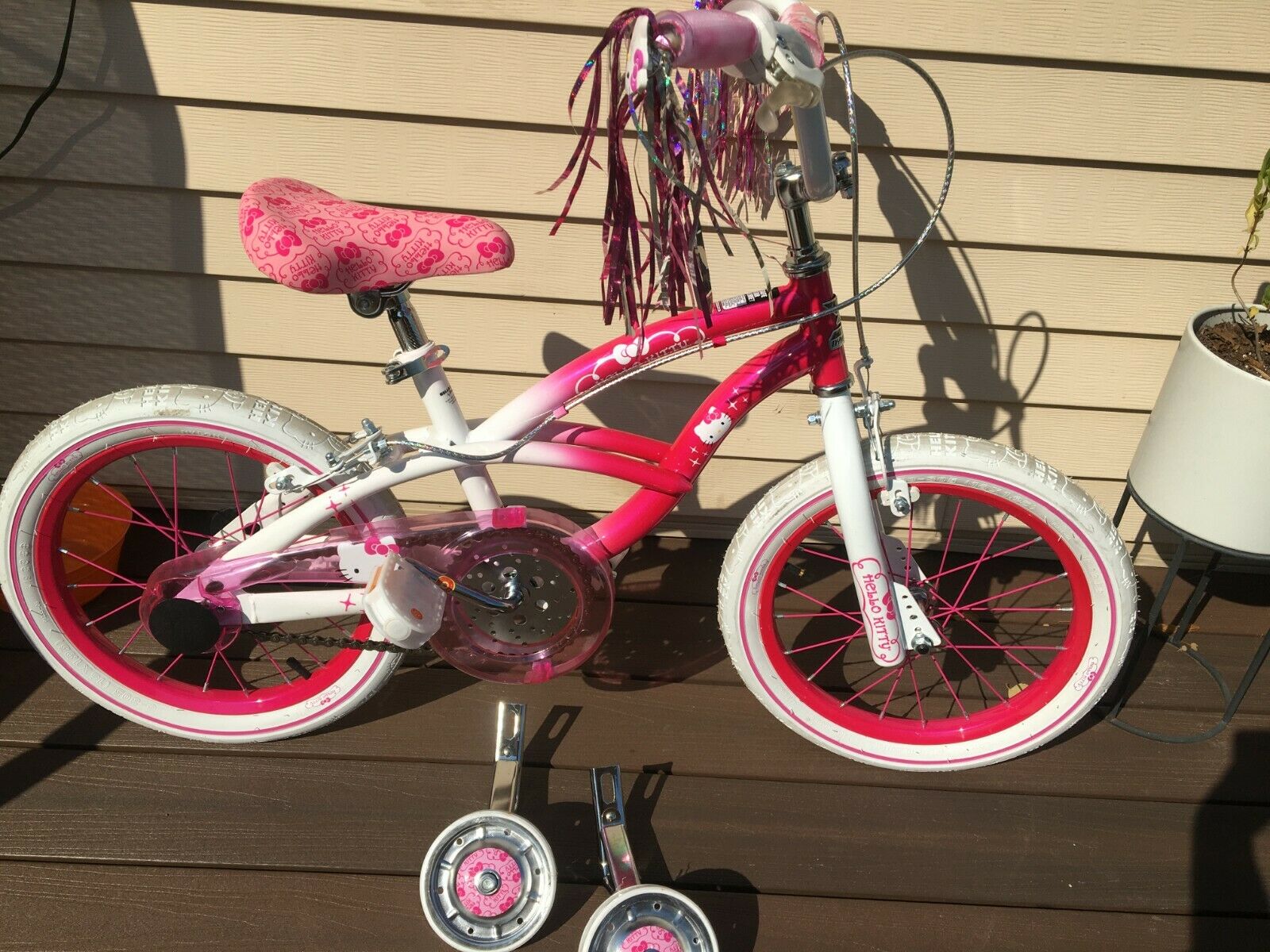 Hello Kitty Girls Bicycle, 16