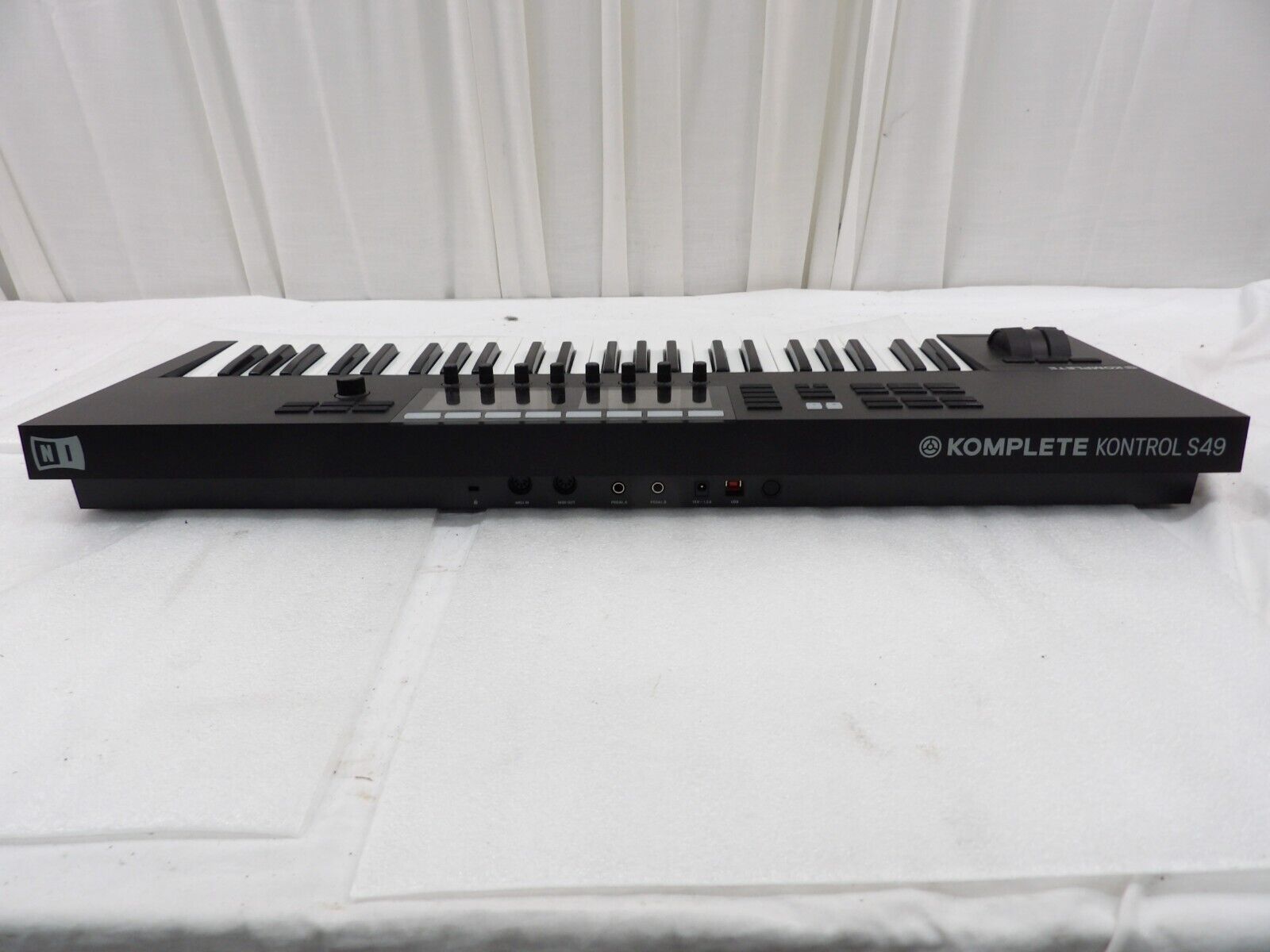 Native Instruments Komplete Kontrol S49 MK2 Smart Keyboard Controller - Fresh Stock Dated February 2026