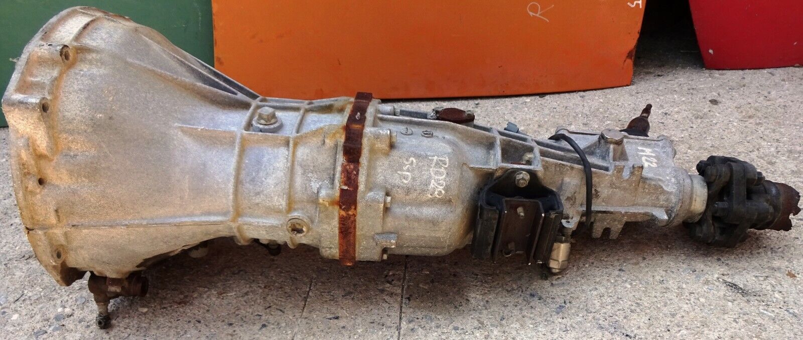 GEARBOX TRANSMISSION 5 SP FLOOR DATSUN NISSAN 1985 99 RD28 SOHC 2,8cc 6 CYL 12V - Fresh Stock Dated February 2026
