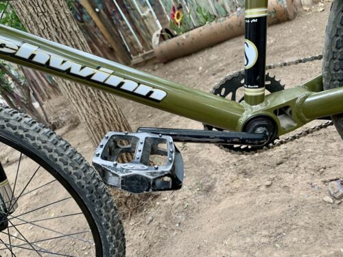 Schwinn Pro Stock 3 Cruiser 24” BMX Racing Bike - Fresh Stock Dated February 2026