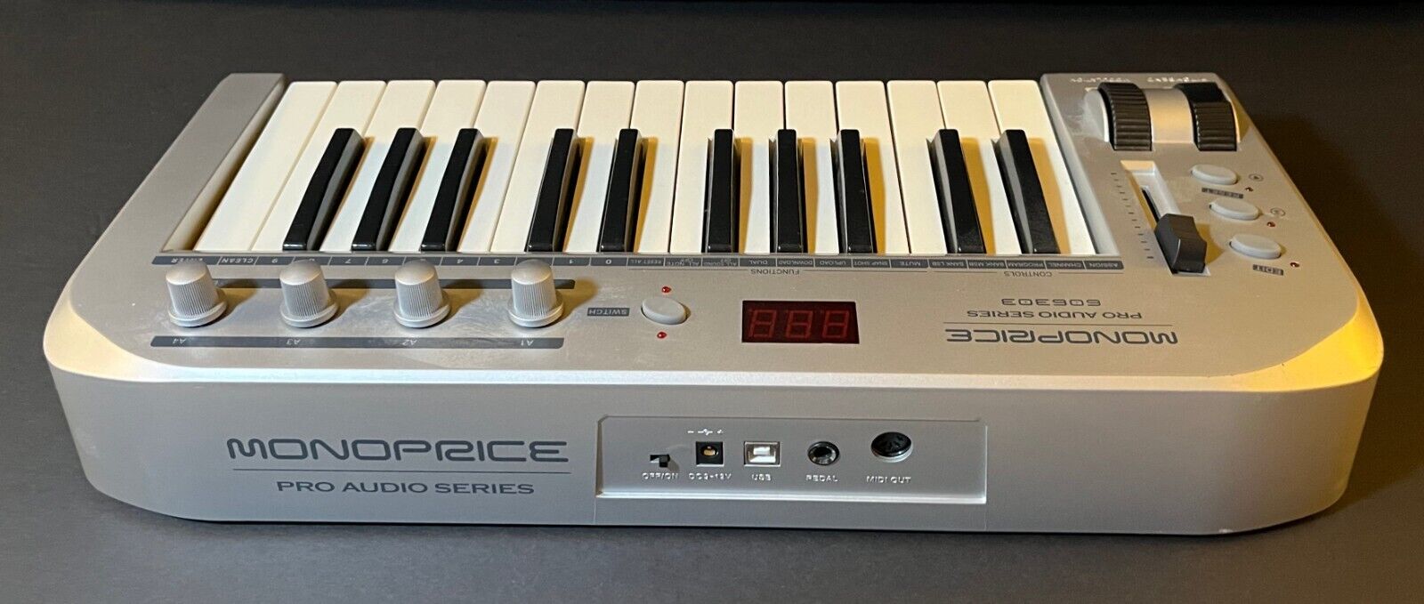 Monoprice 606303 - 25-Key MIDI Keyboard Controller in great condition - Fresh Stock Dated February 2026