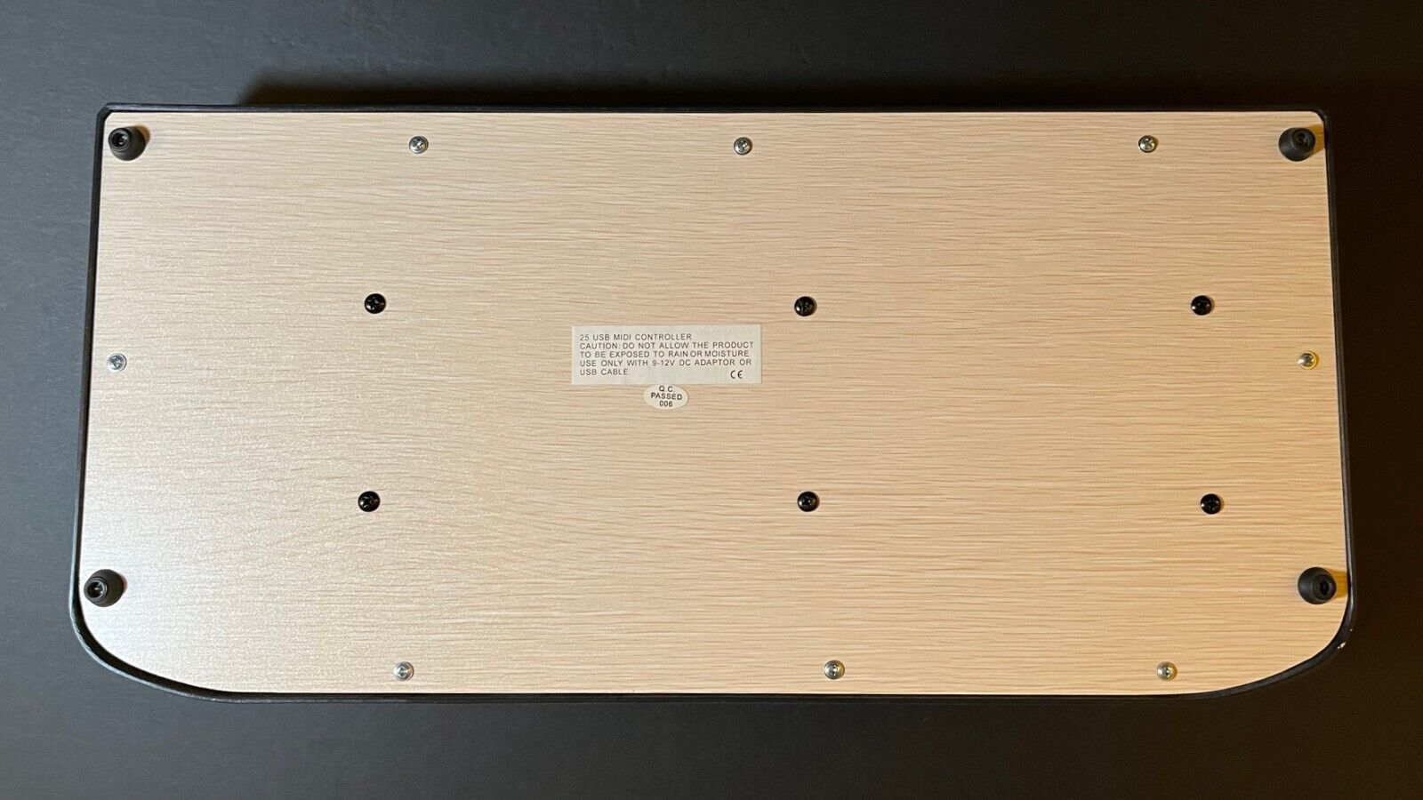 Monoprice 606303 - 25-Key MIDI Keyboard Controller in great condition - Fresh Stock Dated February 2026