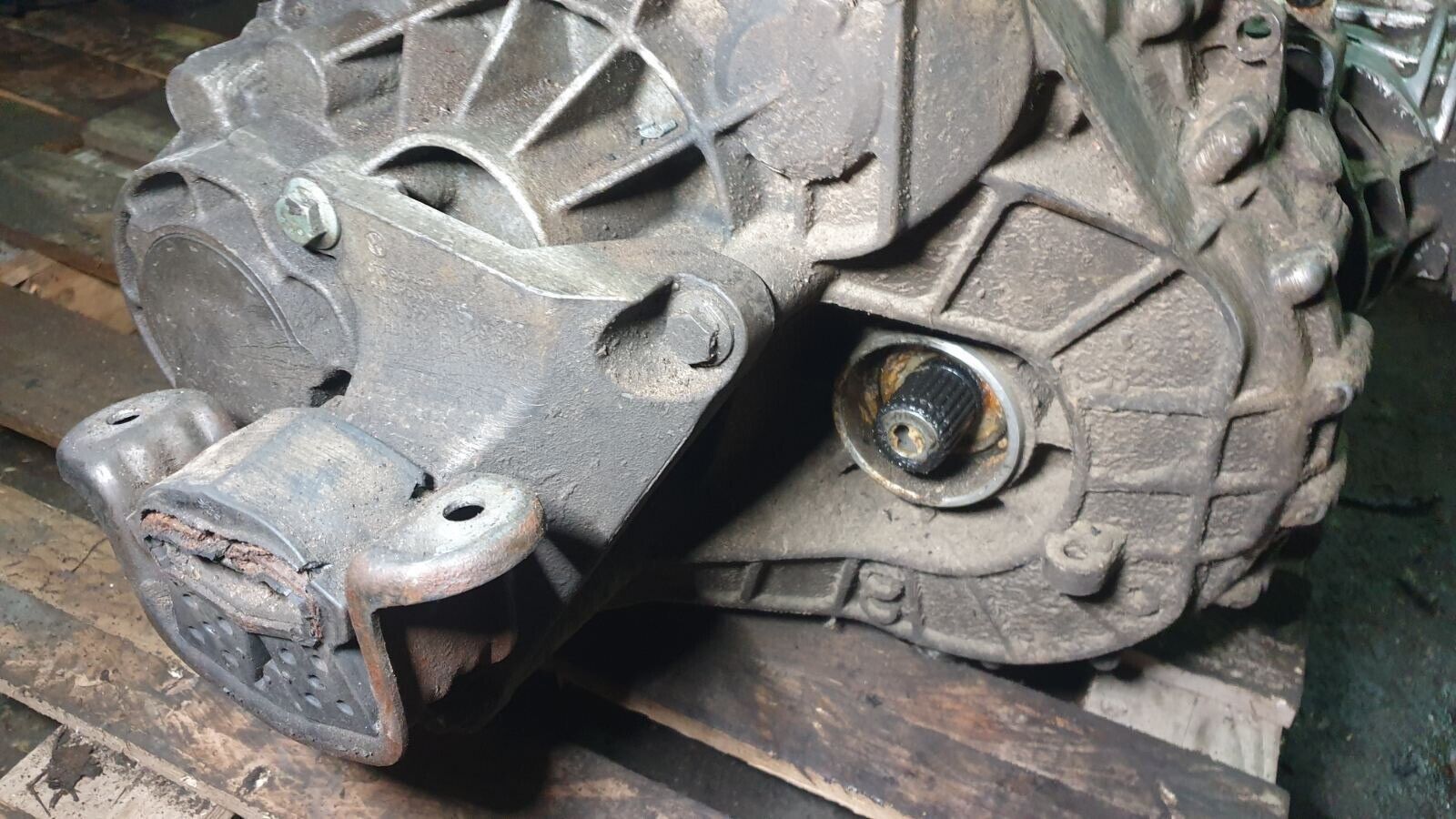 VW TRANSPORTER T5 SYNCRO 4x4 MANUAL TRANSMISSION GEARBOX code HCN 2.5 TDI - Fresh Stock Dated February 2026