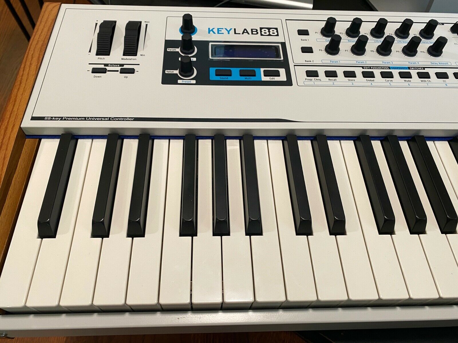 Arturia keylab 88 Midi Controller with Arturia V collection of software for free - Fresh Stock Dated February 2026