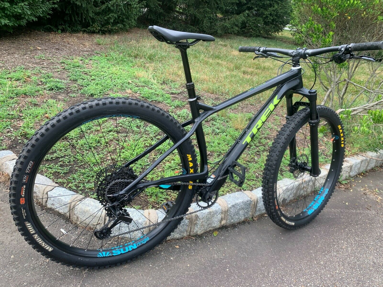 MOUNTAIN BIKE TREK STACHE BLACK Size M/L 18.5