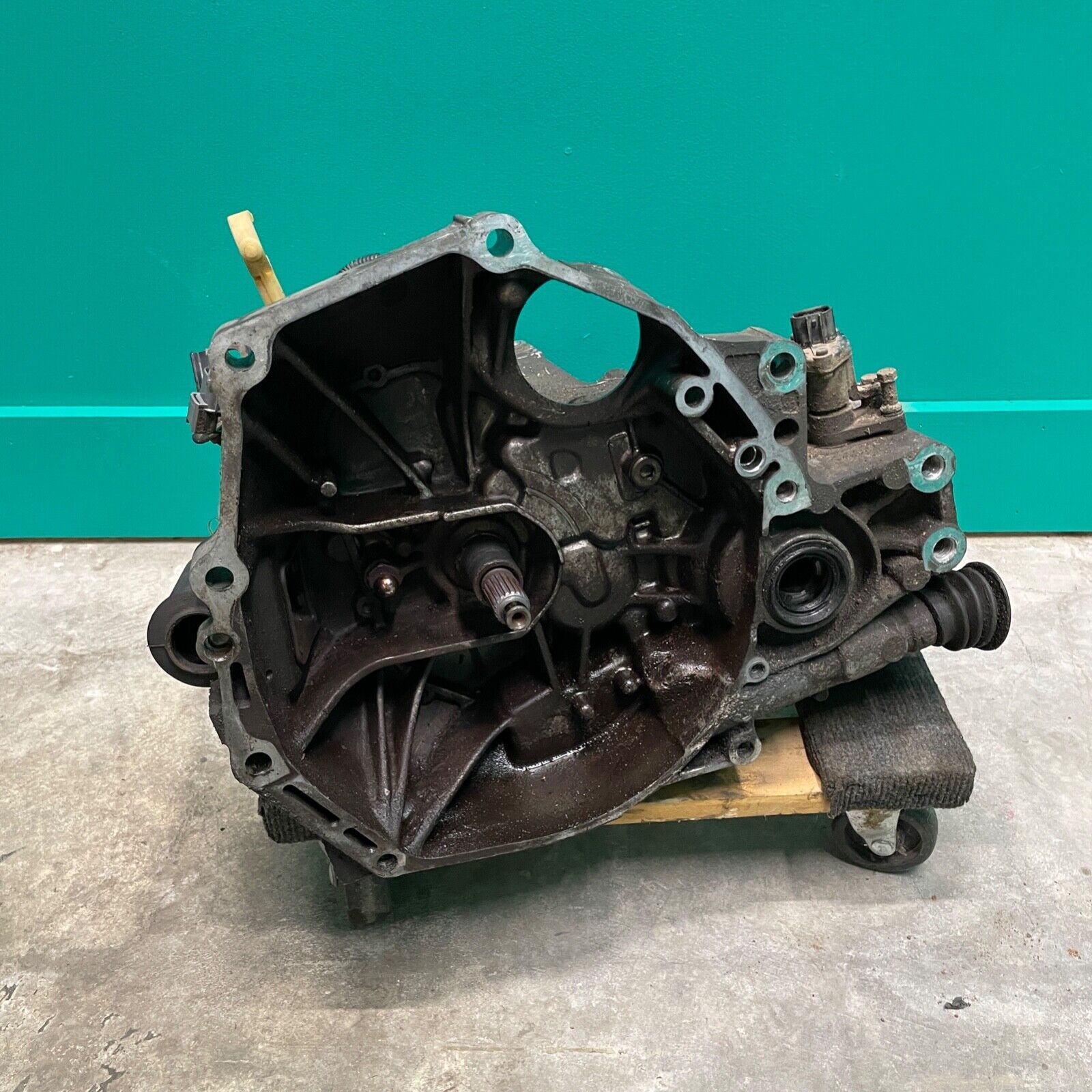 92-95 Honda Civic EX / SI Manual Transmission - 5 Speed - VTEC D16Z6 - Fresh Stock Dated February 2026