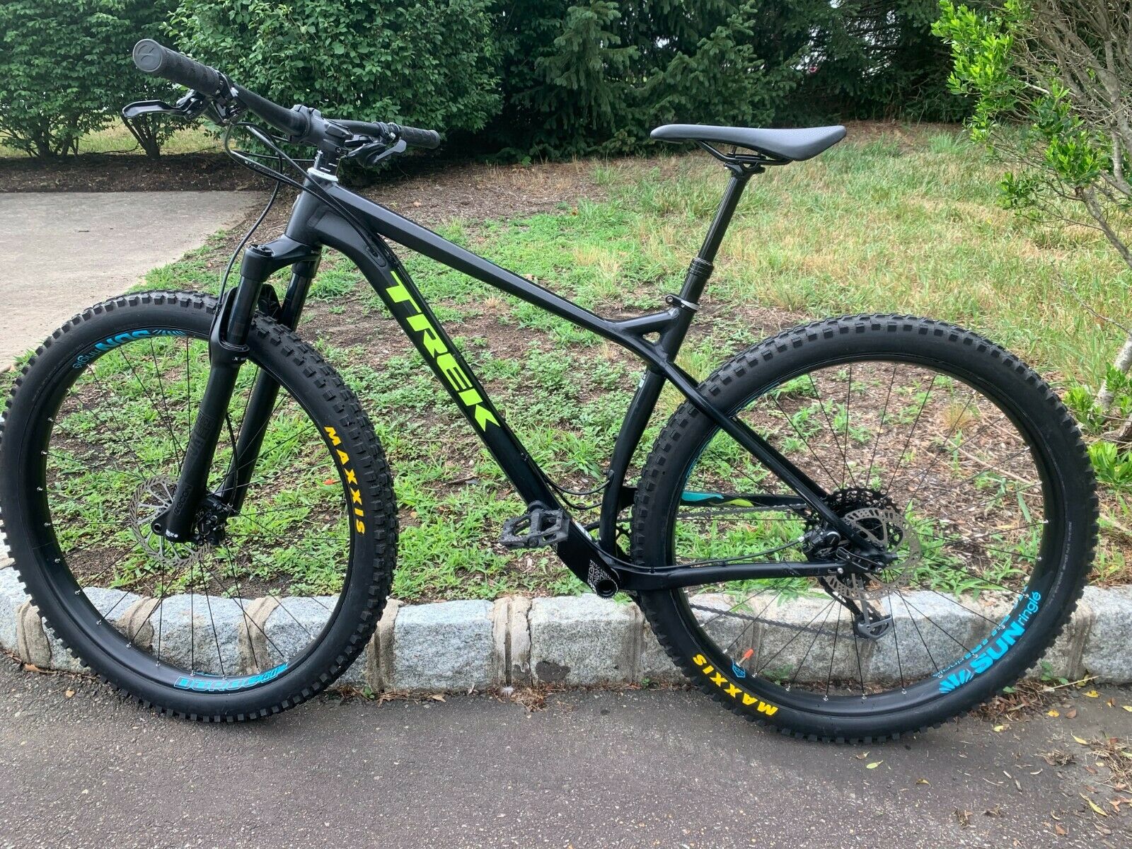 MOUNTAIN BIKE TREK STACHE BLACK Size M/L 18.5