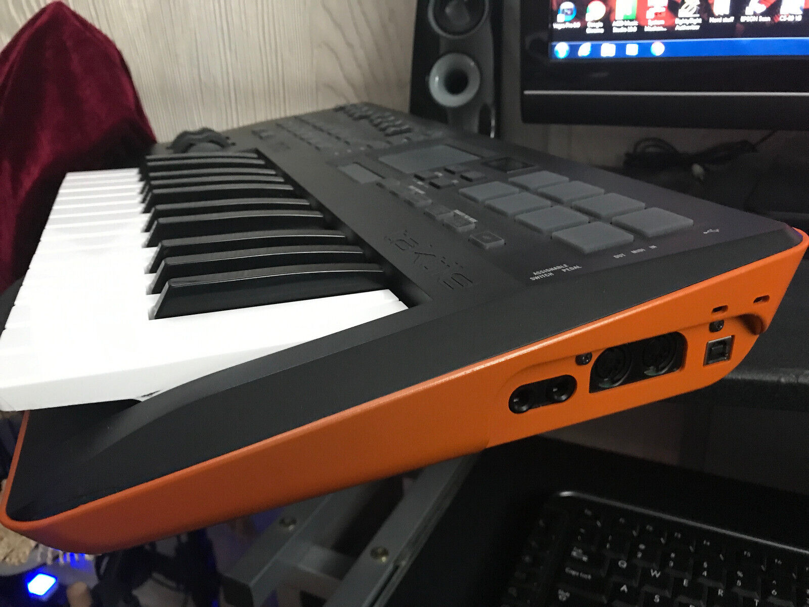 KORG TAKTILE 25 MIDI/USB Controller KEYBOARD with Orange Base - Fresh Stock Dated February 2026