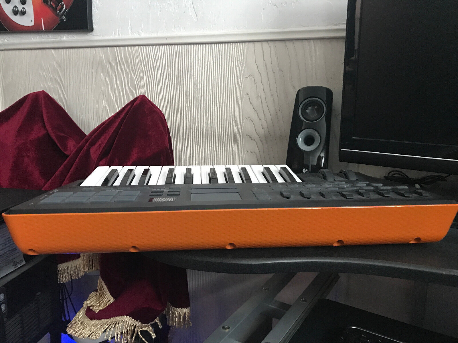 KORG TAKTILE 25 MIDI/USB Controller KEYBOARD with Orange Base - Fresh Stock Dated February 2026