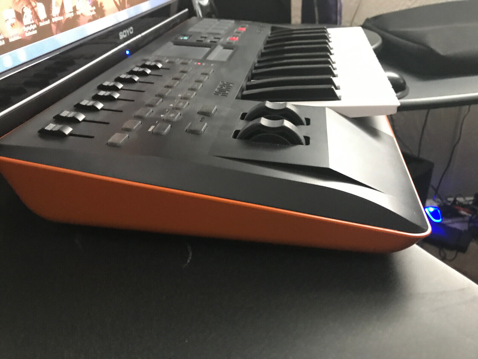 KORG TAKTILE 25 MIDI/USB Controller KEYBOARD with Orange Base - Fresh Stock Dated February 2026