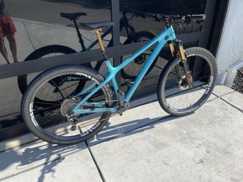 Yeti Arc, Enve M525 - Fresh Stock Dated February 2026