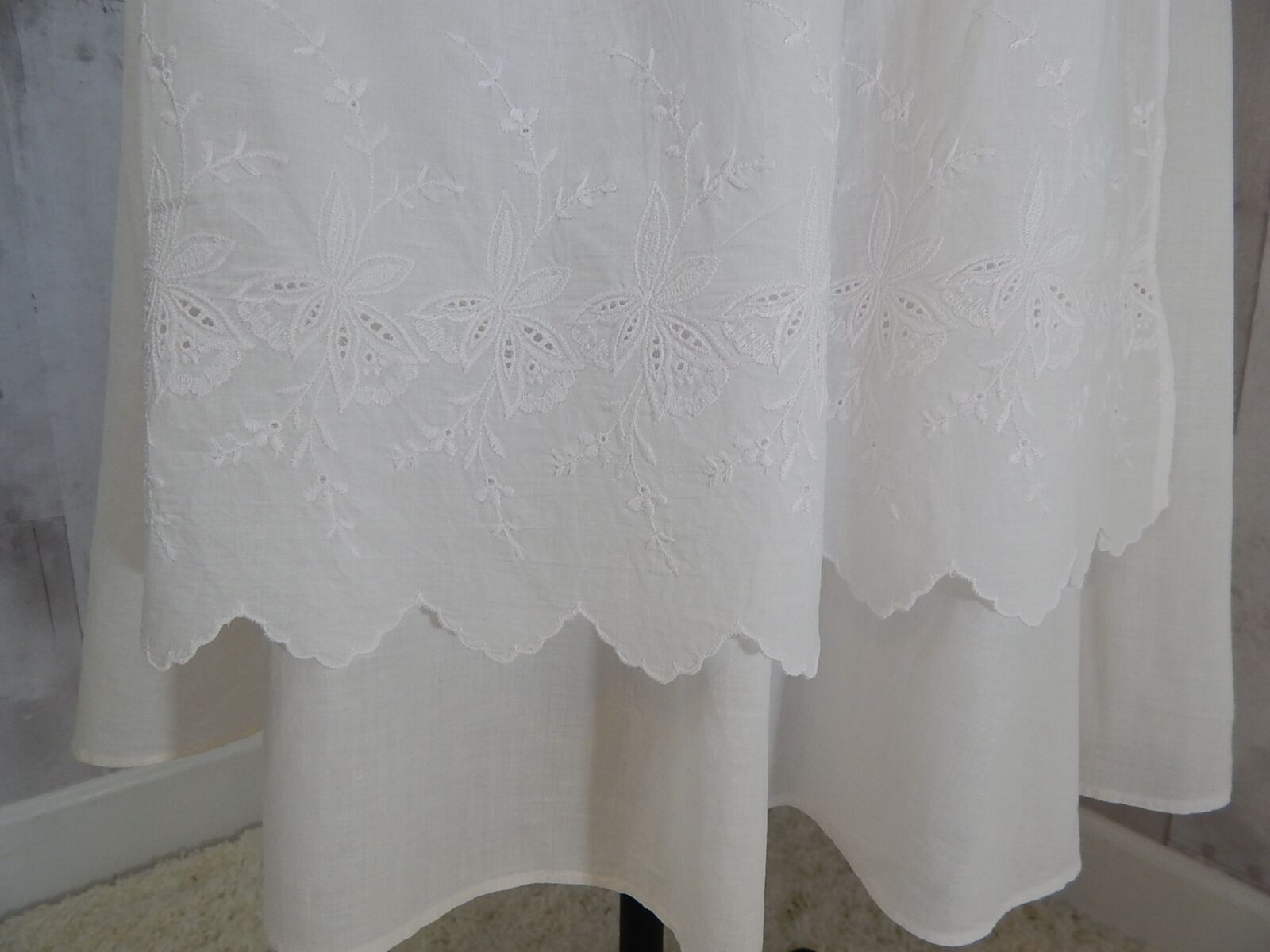 1970s Vintage SKIRT~WHITE COTTON BATISTE LACE EMBROIDERY Jessica McClintock S/M? - Fresh Stock Dated March 2026