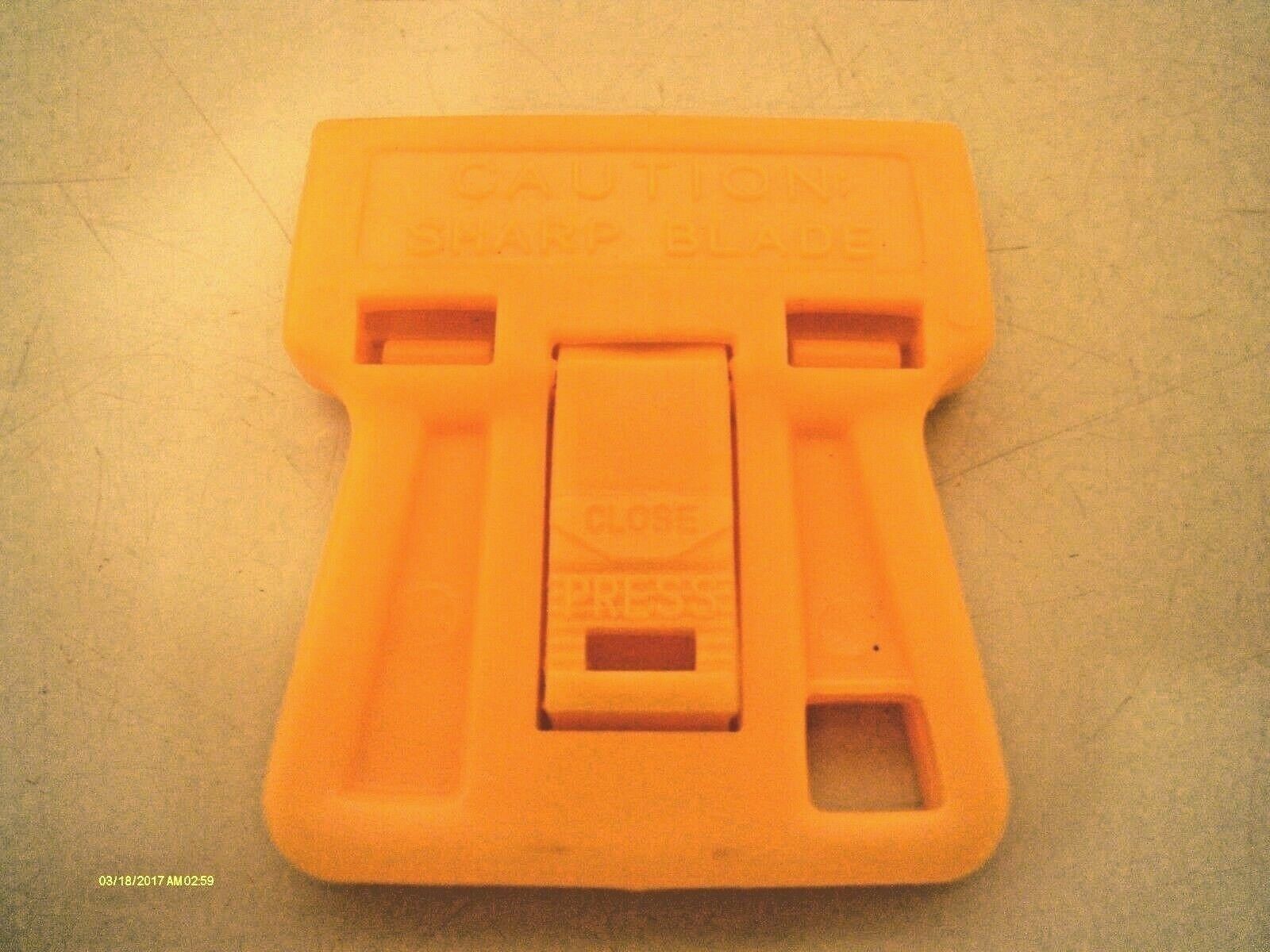 25 Pcs CHISEL EDGE Plastic Razor Blades PLUS One Mini Razor Scraper Pinstripe YE - Fresh Stock Dated February 2026